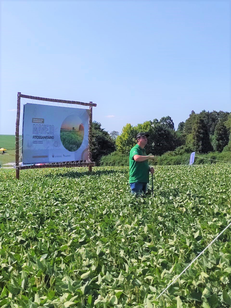 Técnicos da Coasa participam do Dia de Campo do Grupo Floss