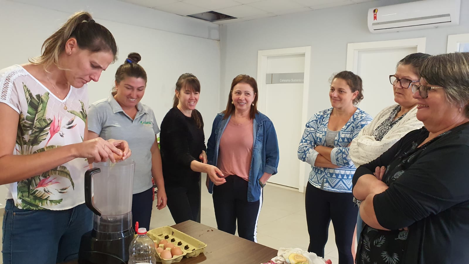 Coasa realiza oficina de gastronomia natural para associadas 