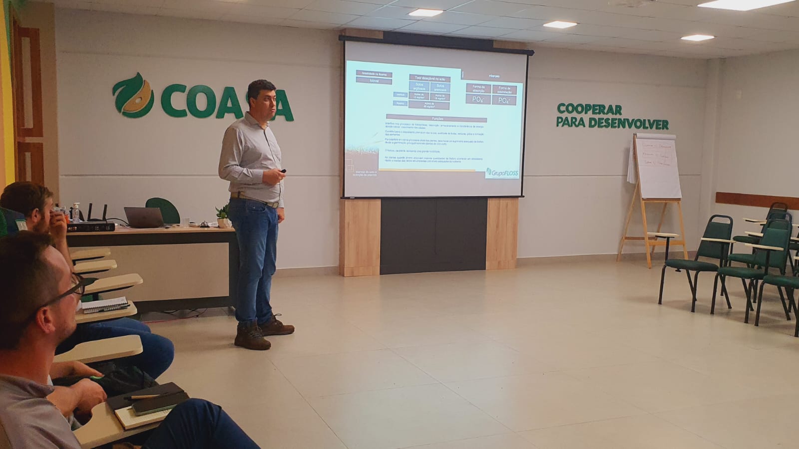 Manejo de Solo e Nutrição de Plantas são temas de palestra para o Departamento Técnico da Coasa