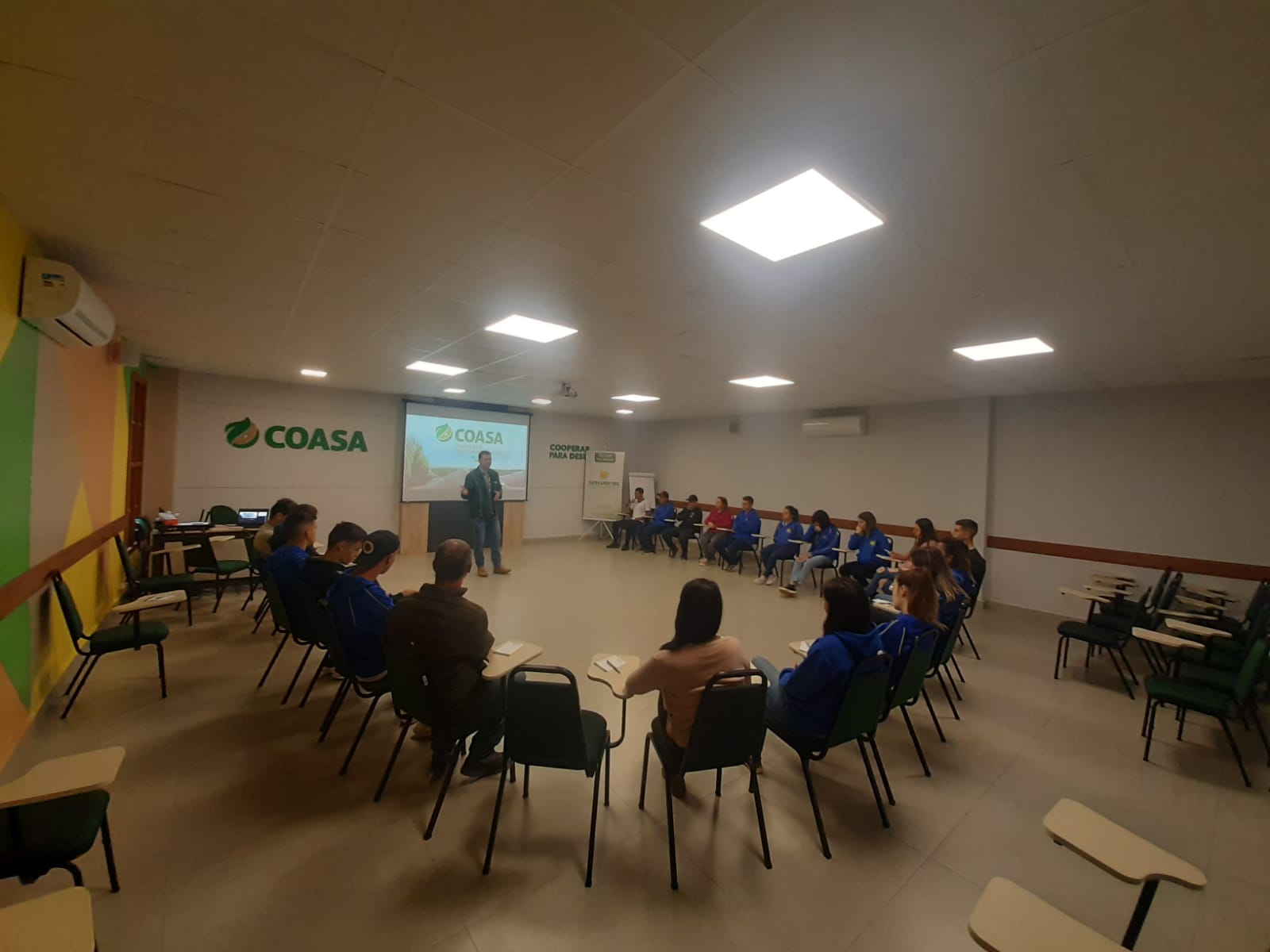 Coasa desenvolve projeto com alunos do 3º Ano do Ensino Médio da Escola Cláudio Antônio Benvegnú