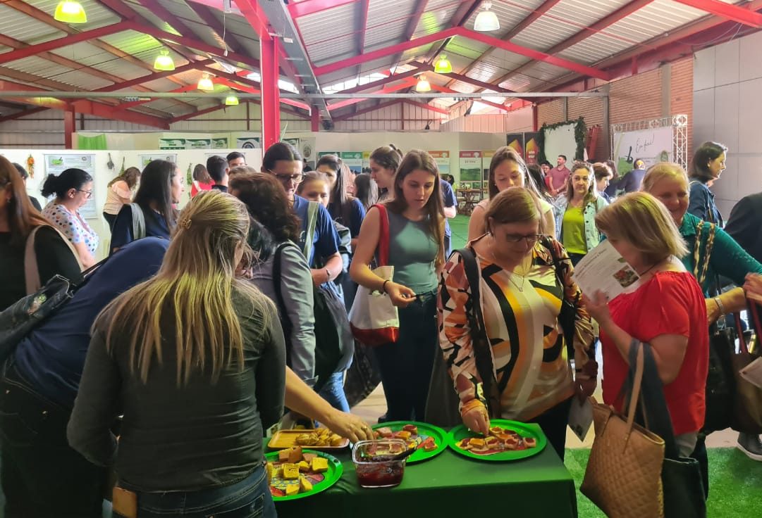 Programa Consumo Sustentável e Aprendizes do Campo Coasa participam do VIII Seminário Regional de Plantas Bioativas e Homeopatia