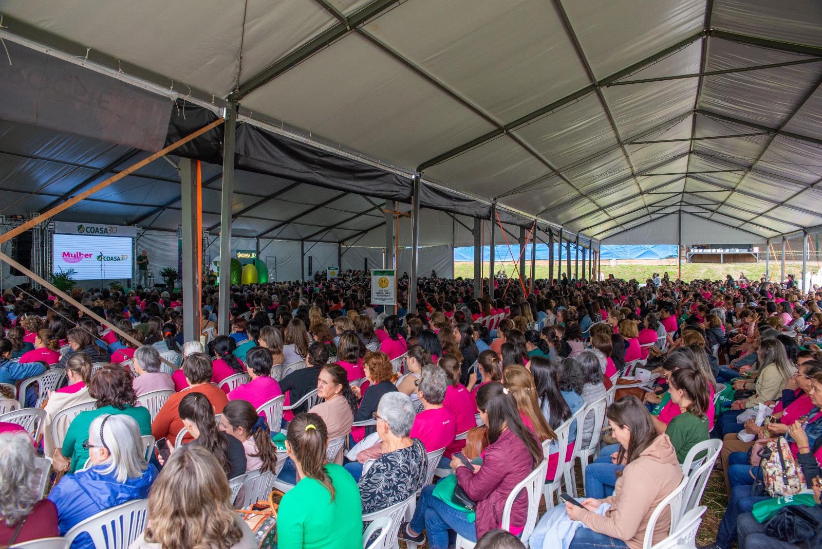Emoção foi a marca do Encontro Mulher Coasa - Especial 30 anos, que reuniu aproximadamente 2.500 mulheres