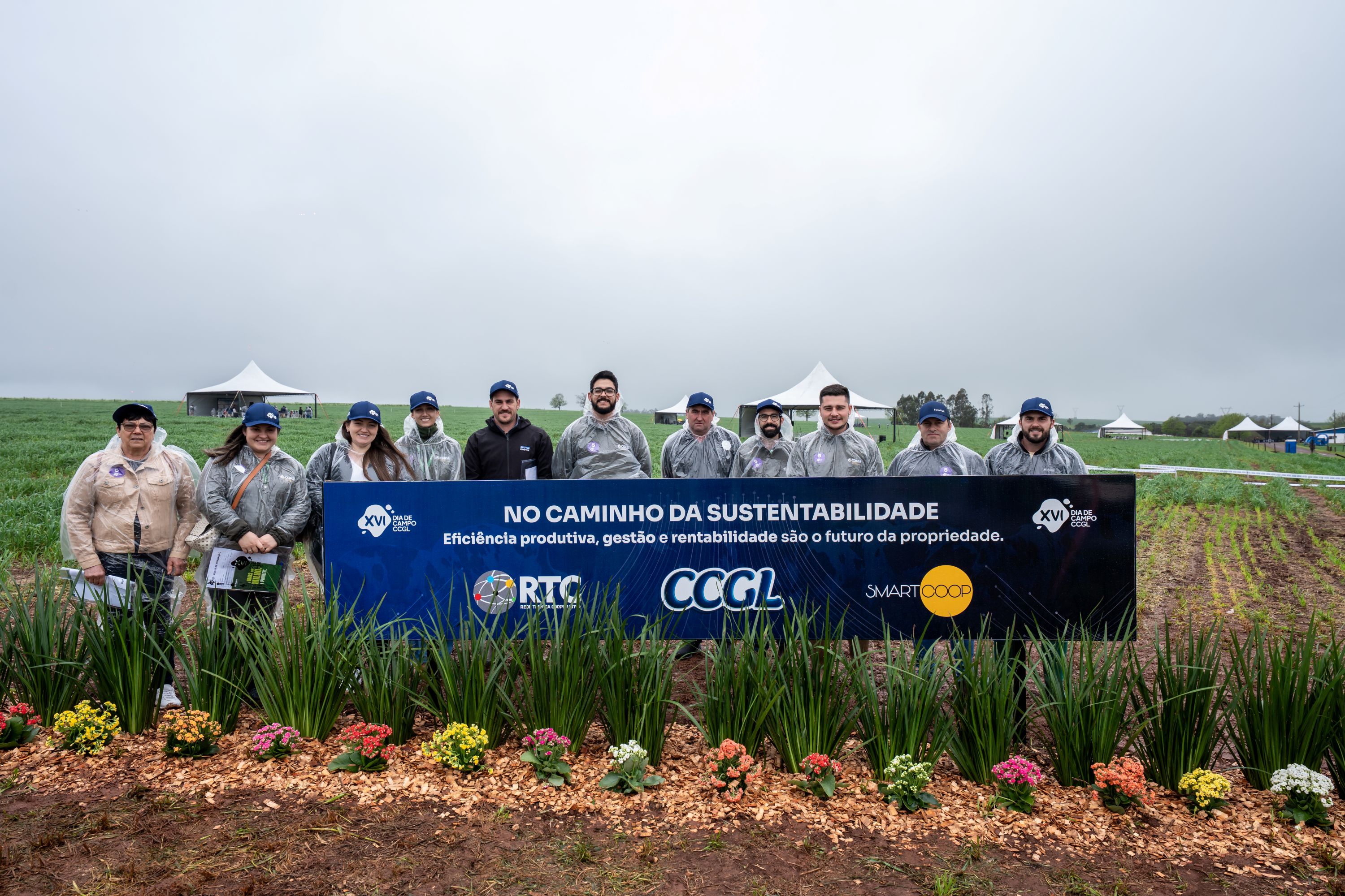 Coasa participa do XVI Dia de Campo da CCGL com produtores de leite associados