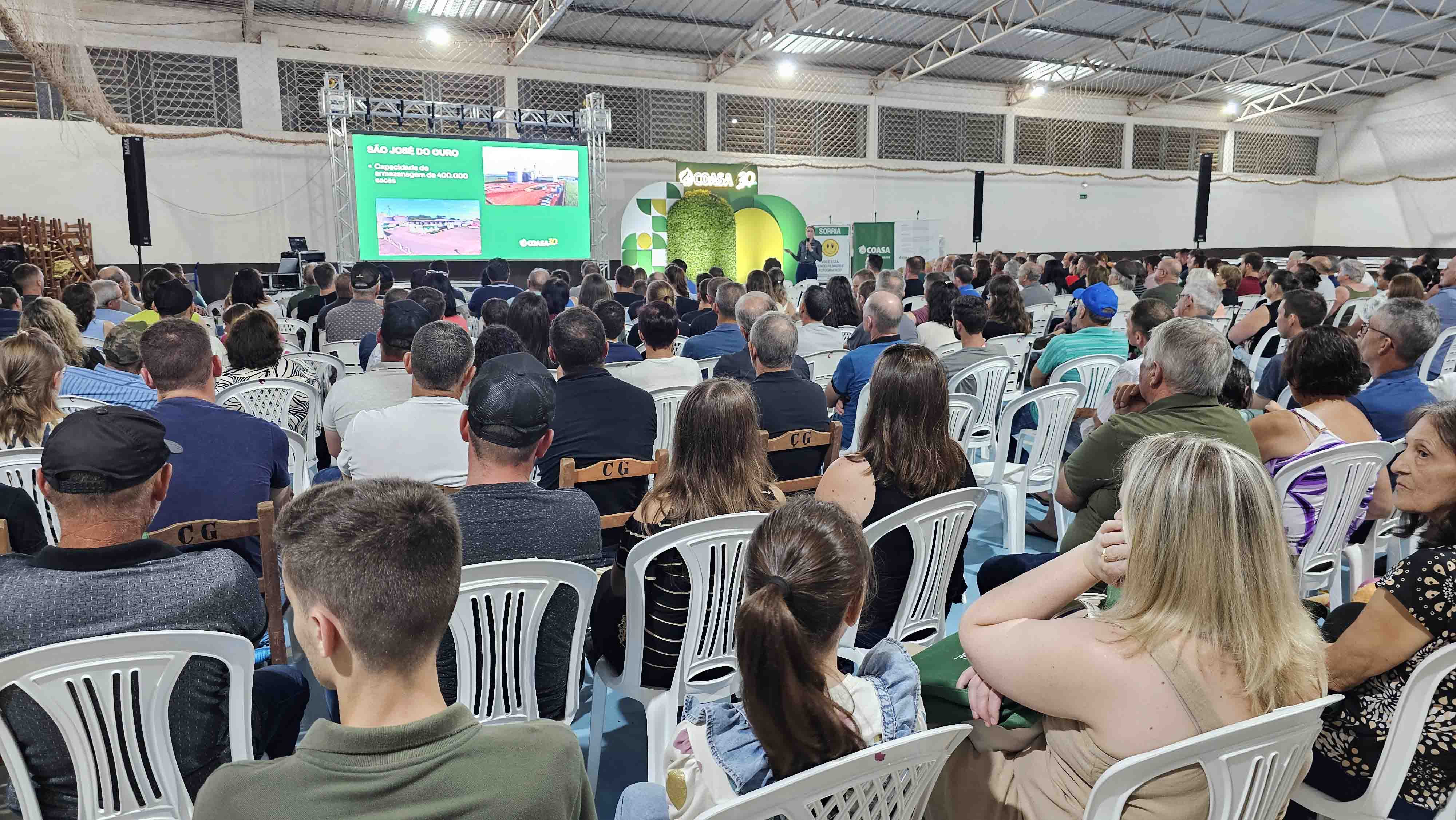 Encontros Regionais da Família Coasa reúnem gestão e associados para troca de informações