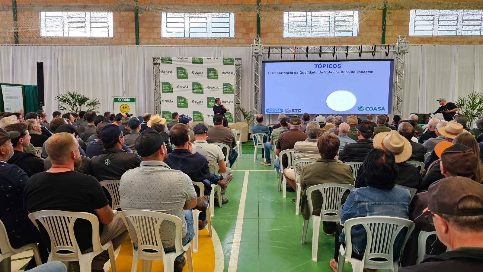 Evento Técnico da Coasa reuniu produtores para debater manejo do solo e mitigação de estresses nas lavouras