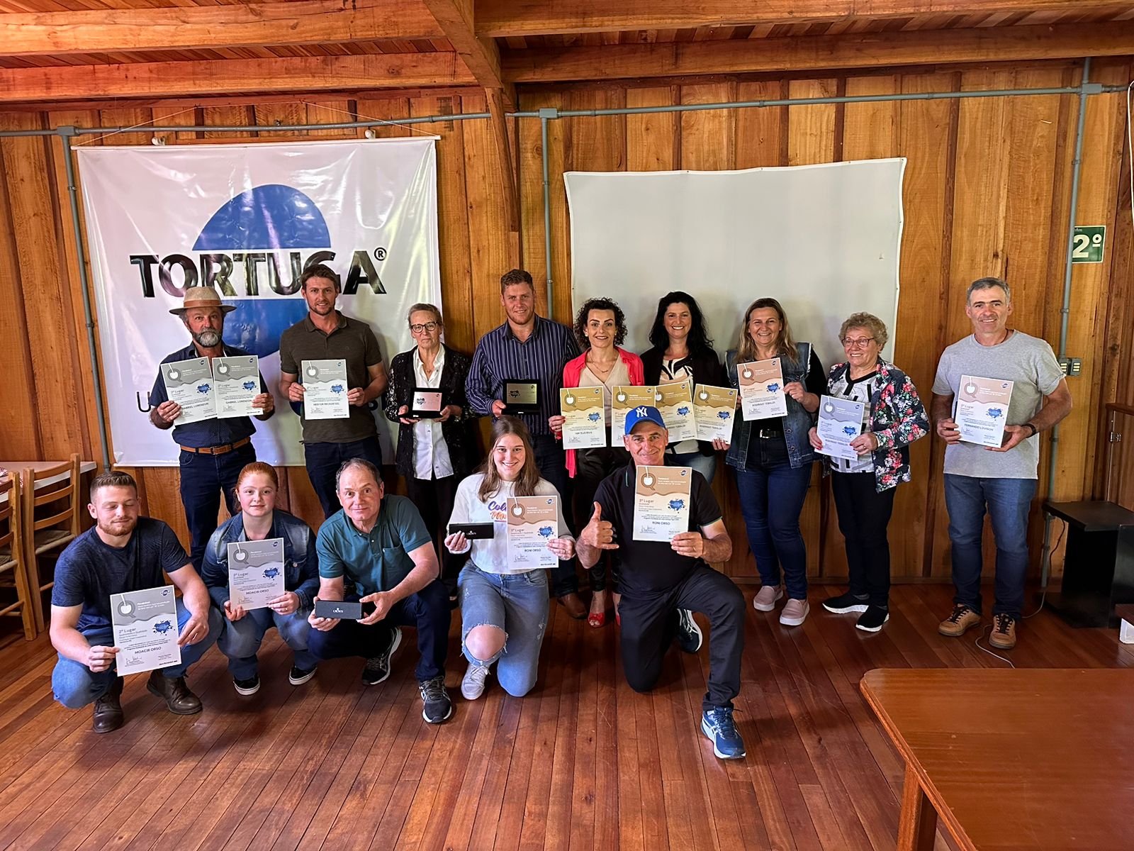 Produtores associados da Coasa são premiados em etapa cooperativa do Programa Qualidade do Leite Começa Aqui