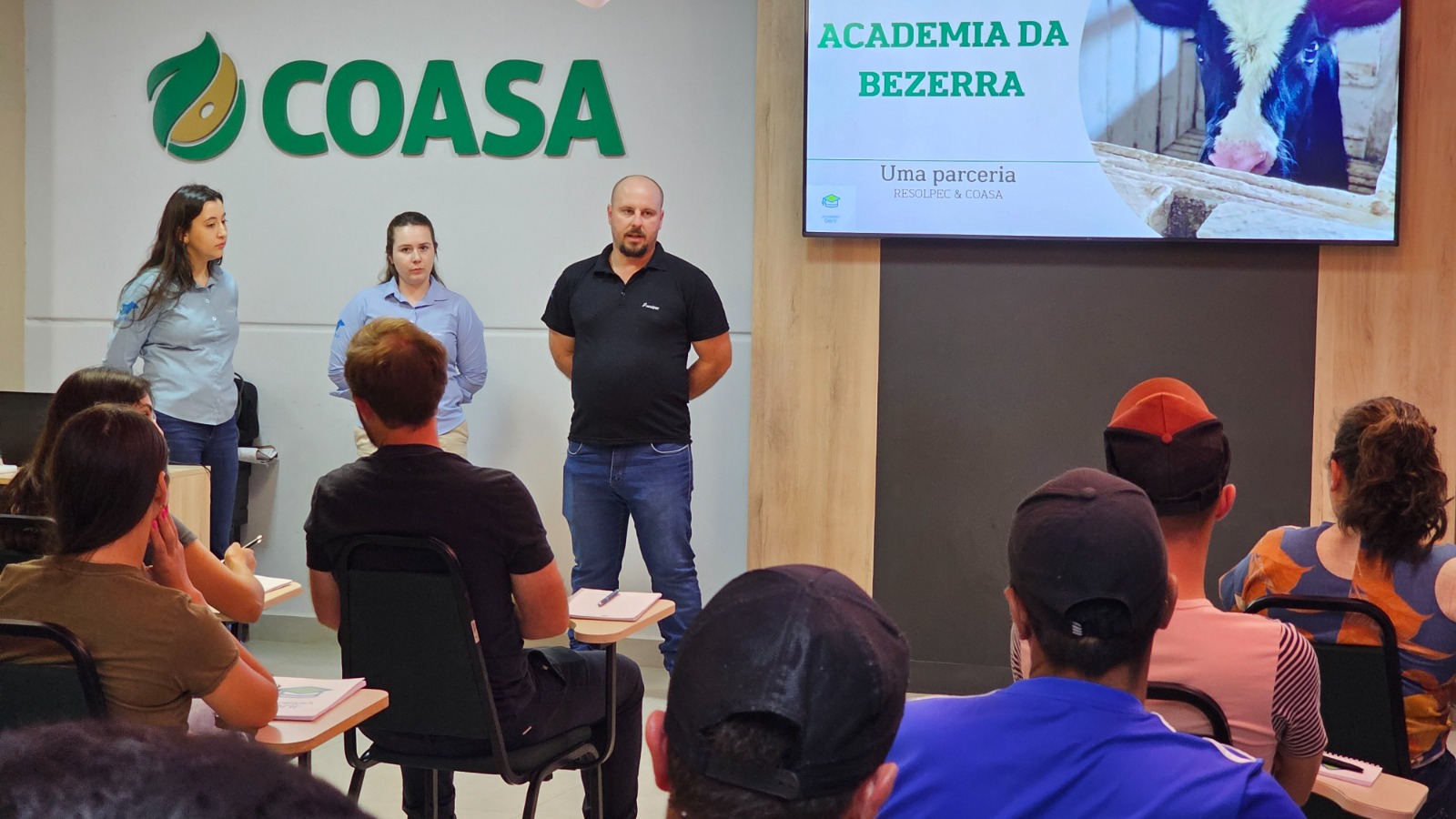 Associados e profissionais da Coasa participam de treinamento da Academia Gerir, da Resolpec 
