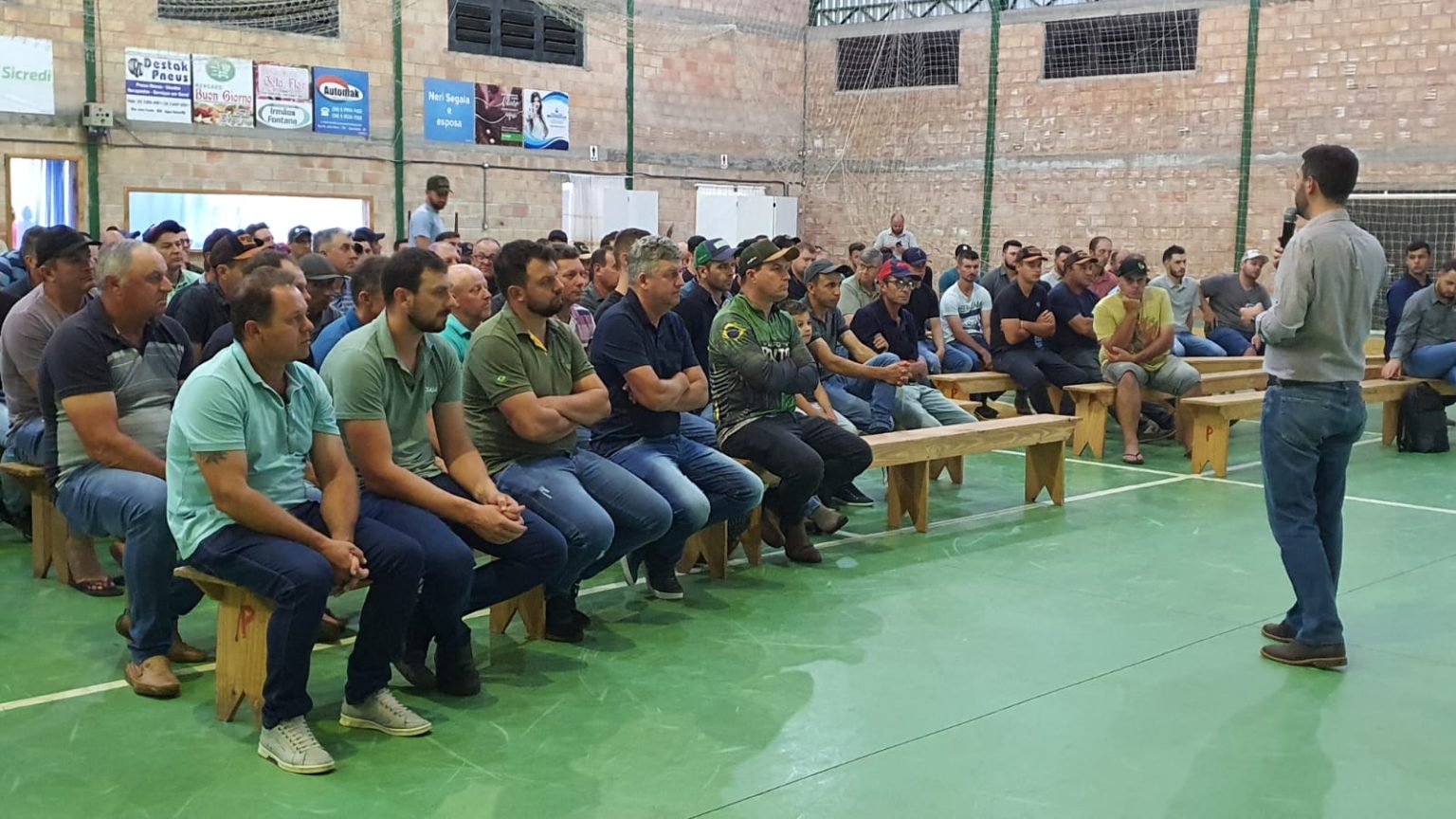 Associados da Coasa participam de palestras sobre dinâmicas climáticas e controle de doenças da soja
