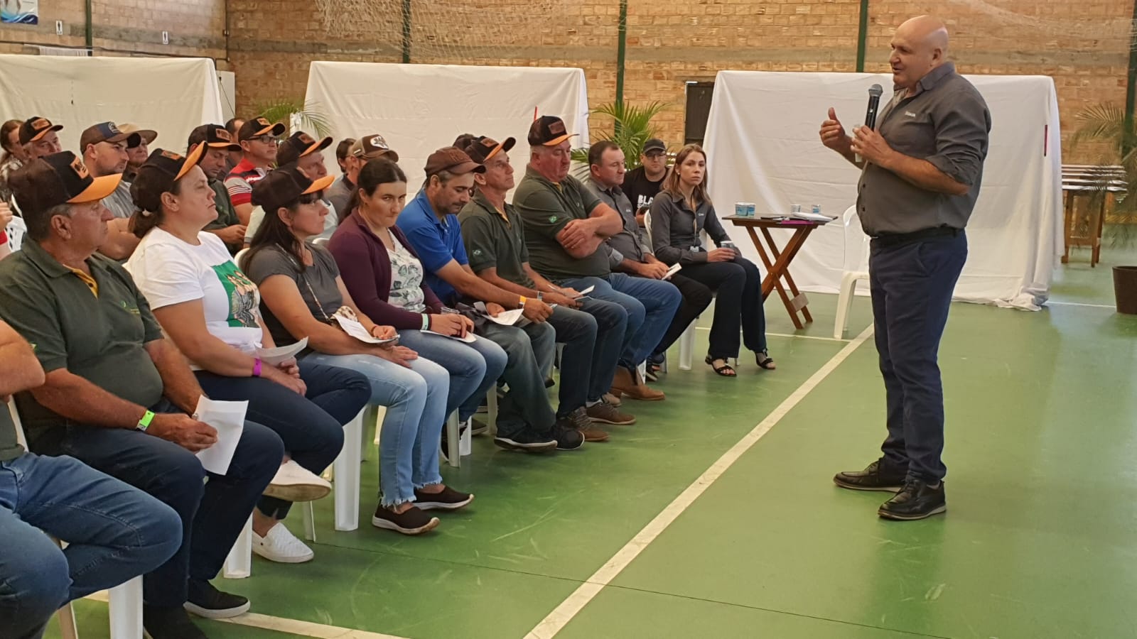 Coasa reúne lideranças regionais 