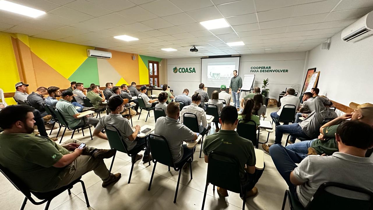 Departamento Técnico da Coasa participa de atualização sobre fertilidade do solo e fisiologia vegetal