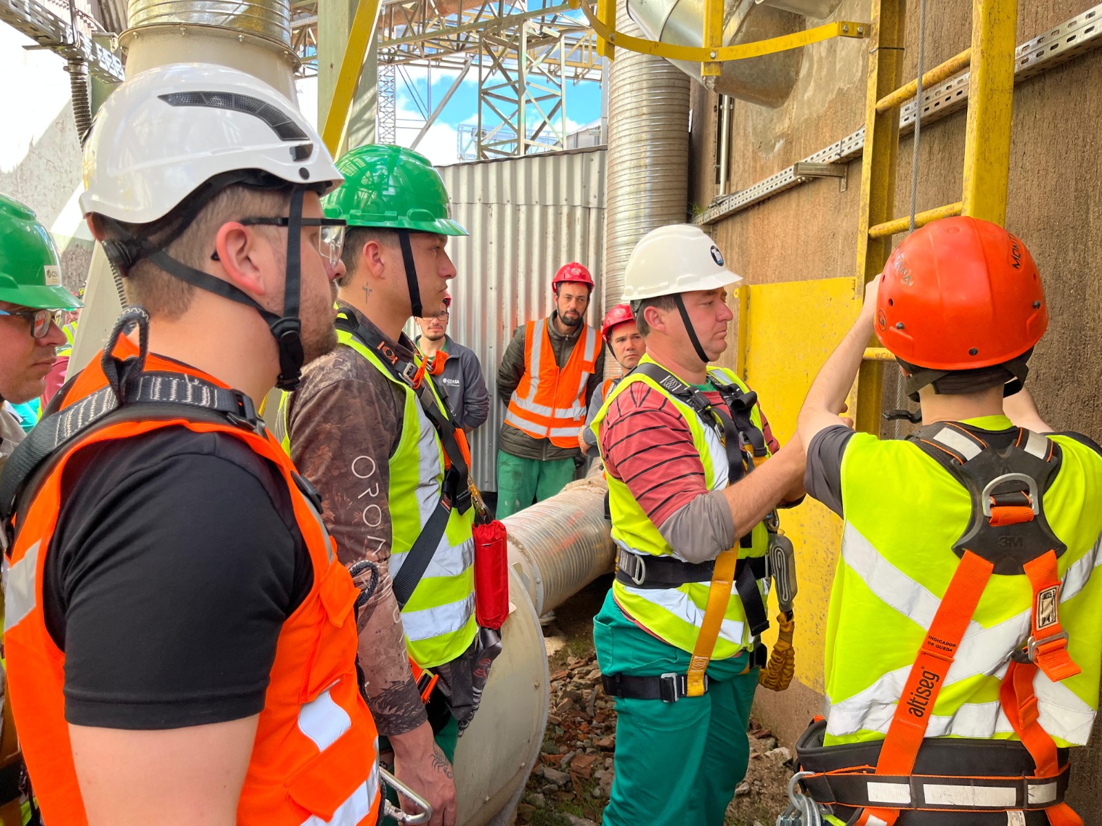 Coasa desenvolve treinamentos de segurança no trabalho para suas equipes